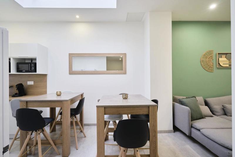 Maison - 143 m² - 9 pièces