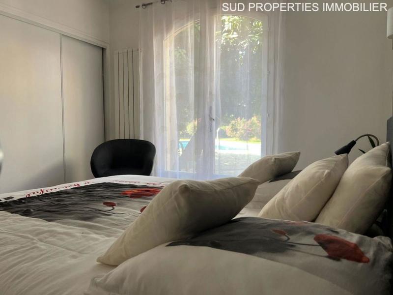 Propriété - 315 m² - 9 pièces