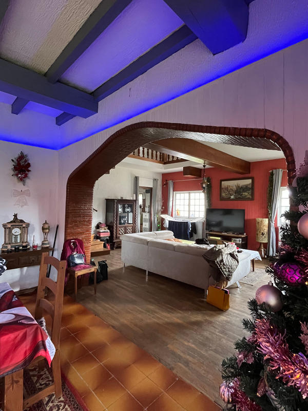 Maison - 240 m² - 9 pièces