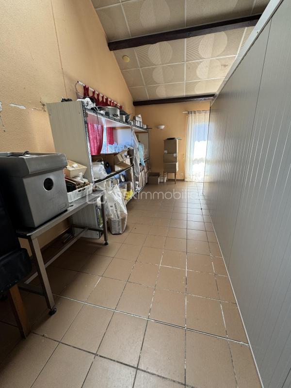 Local d'activité / Entrepôt - 316 m² - 10 pièces