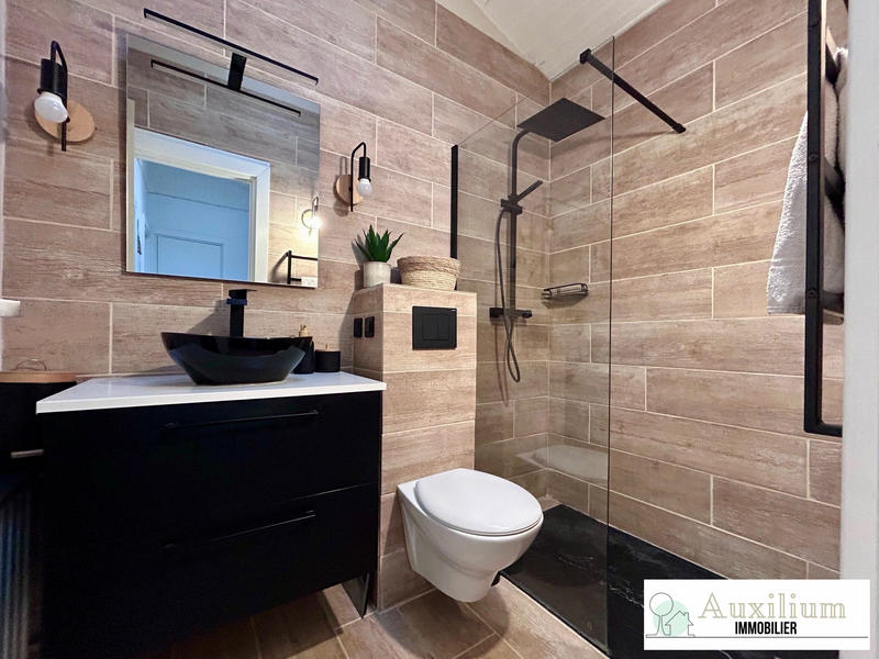 Maison ancienne - 205 m² - 7 pièces