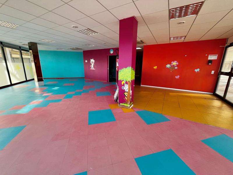 Local commercial - 145 m² - 1 pièce