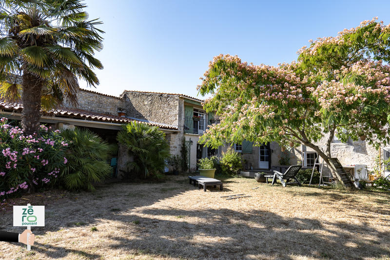 Maison - 208 m² - 8 pièces