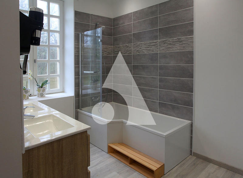 Demeure - 600 m² - 17 pièces