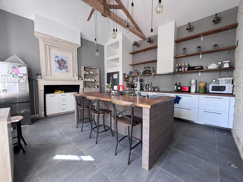 Maison - 300 m² - 11 pièces