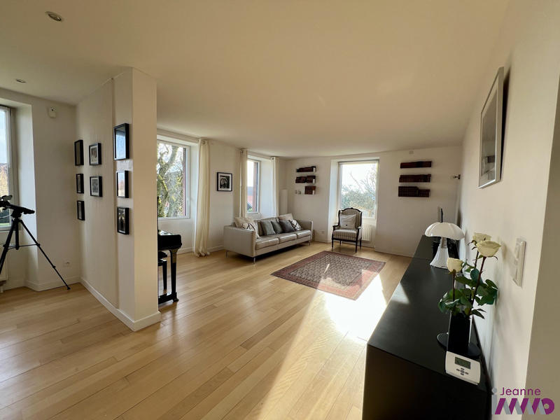 Maison - 243 m² - 7 pièces