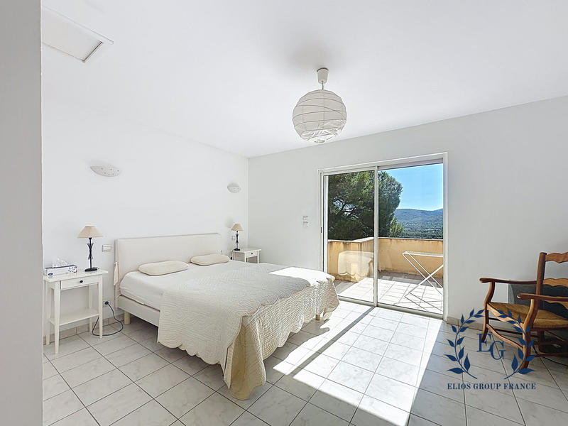 Maison traditionnelle - 180 m² - 7 pièces