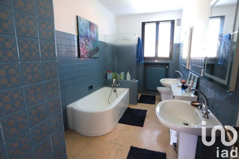 Maison - 219 m² - 8 pièces