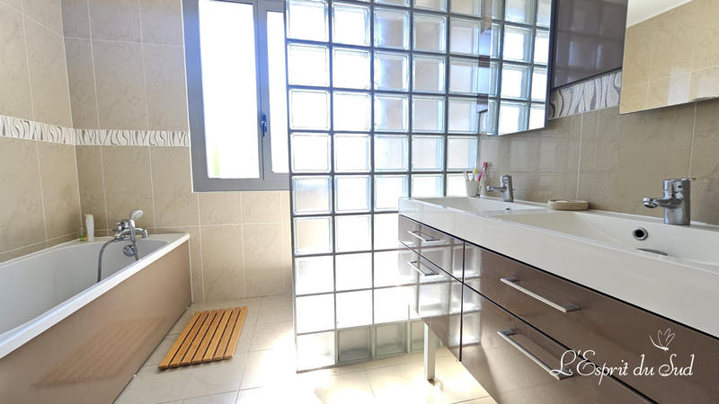 Maison - 162 m² - 8 pièces