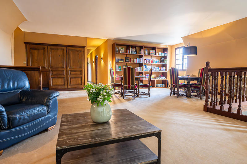 Maison - 370 m² - 11 pièces