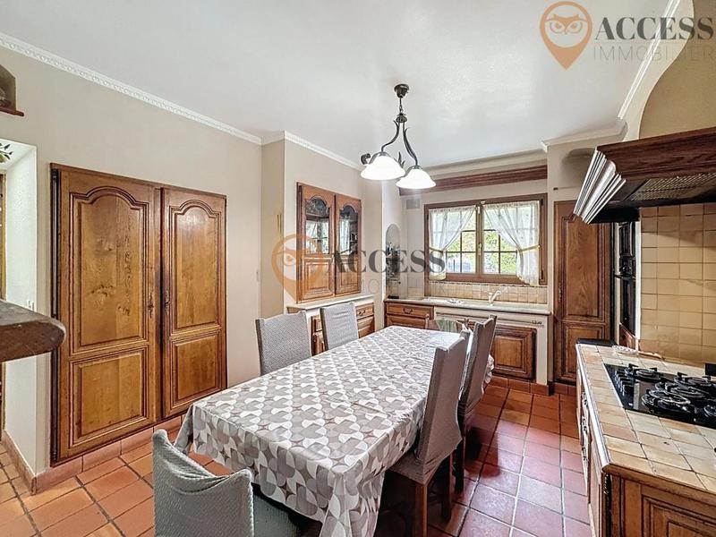 Maison - 180 m² - 8 pièces