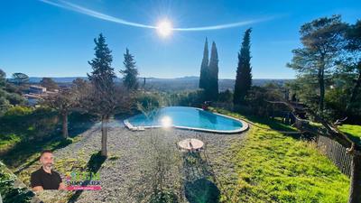 Maison - 255 m² - 6 pièces