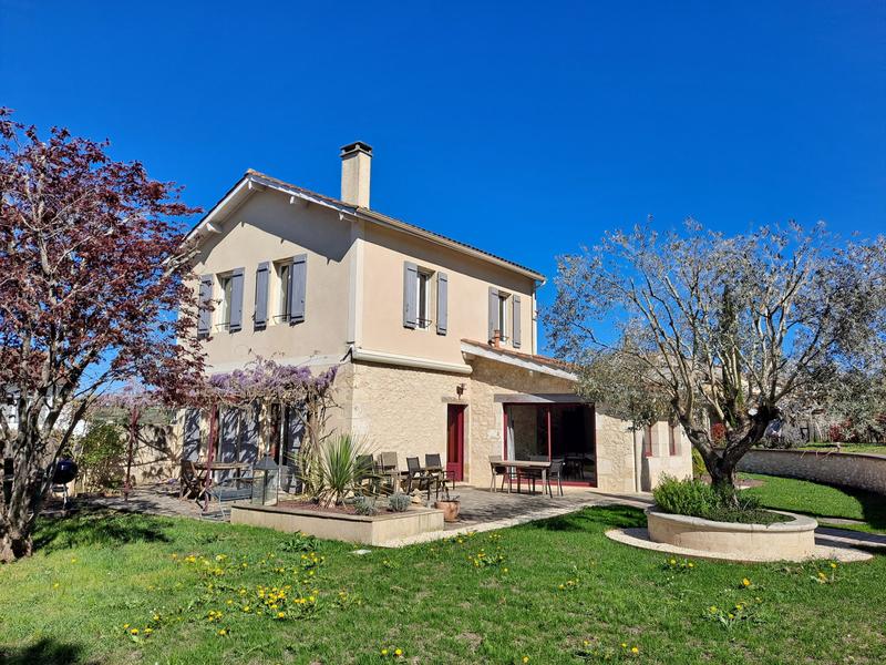 Maison - 276 m² - 11 pièces