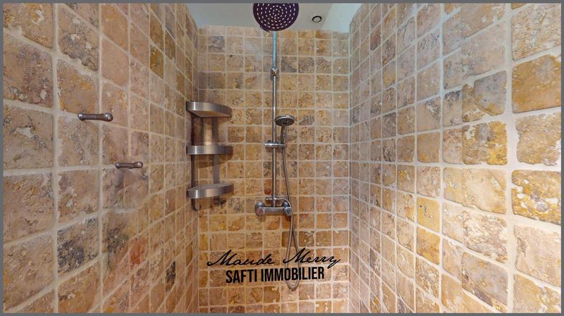 Maison - 230 m² - 6 pièces