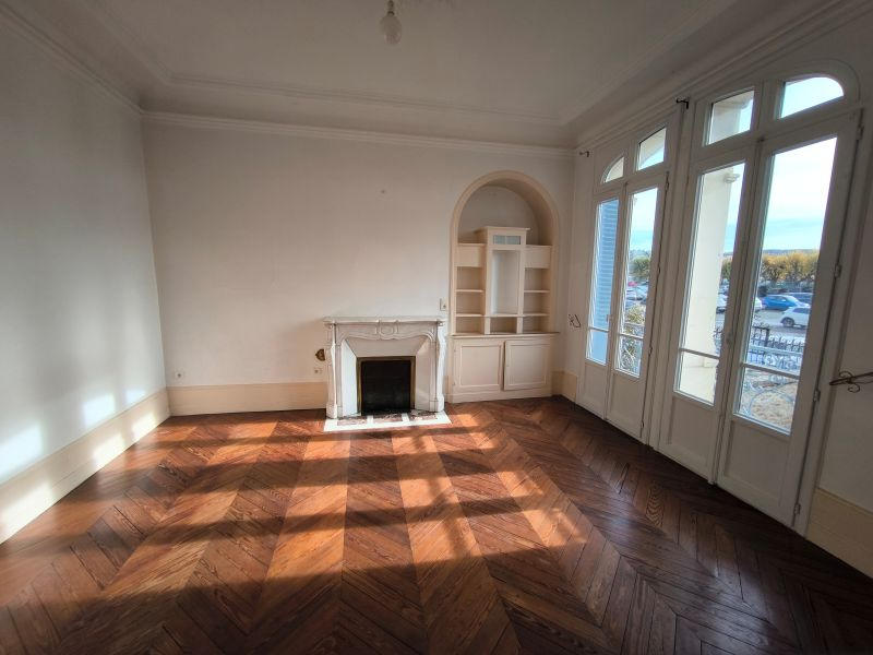 Propriété - 400 m² - 7 pièces