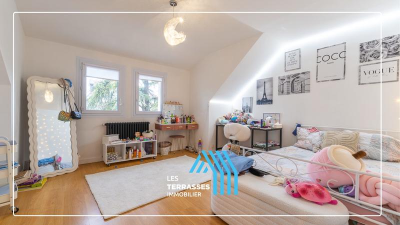 Maison - 280 m² - 9 pièces