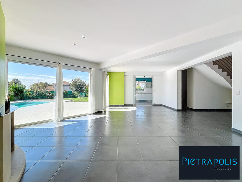 Maison - 204 m² - 5 pièces