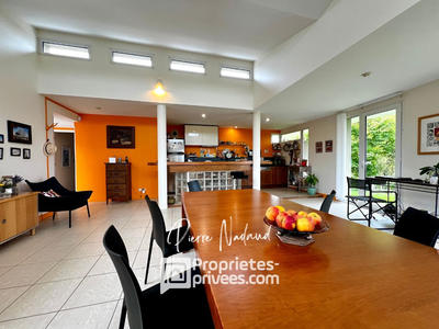 Maison - 207 m² - 5 pièces