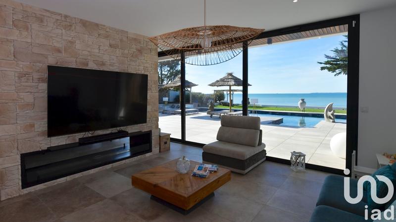 Maison - 240 m² - 7 pièces