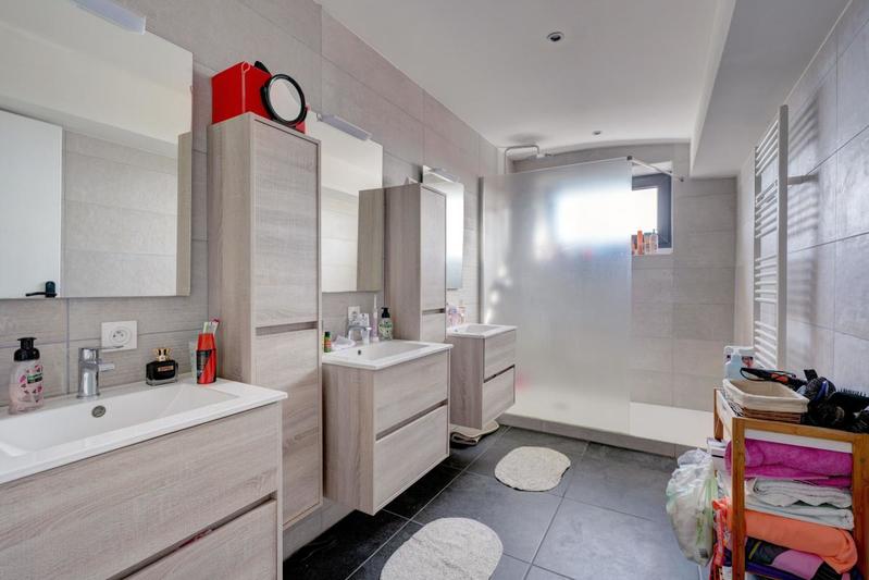 Maison - 222 m² - 5 pièces