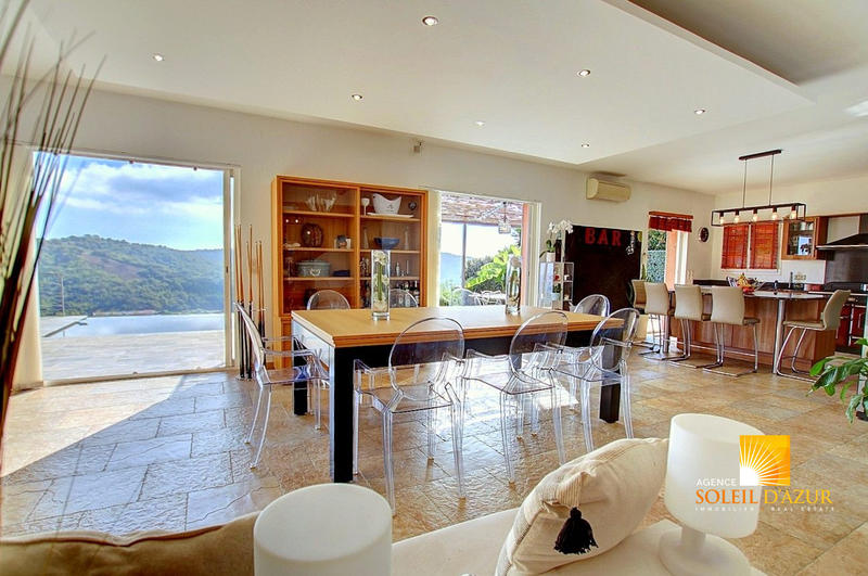 Villa - 210 m² - 7 pièces