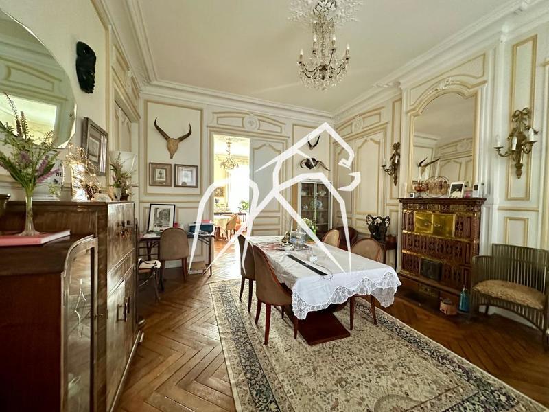Appartement ancien - 157 m² - 5 pièces