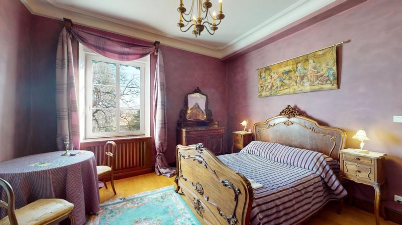 Maison - 3 512 m² - 48 pièces