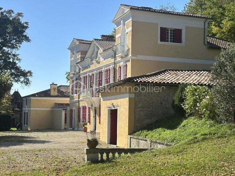 Château - 722 m² - 19 pièces