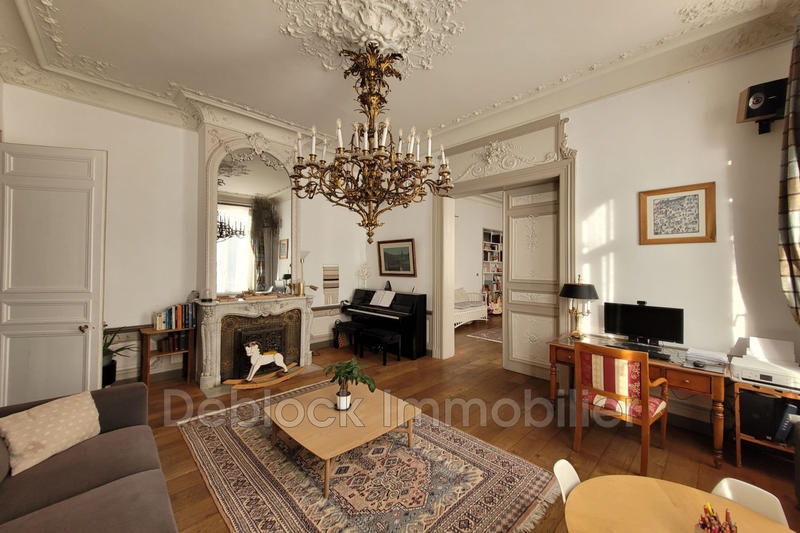 Maison - 360 m² - 9 pièces