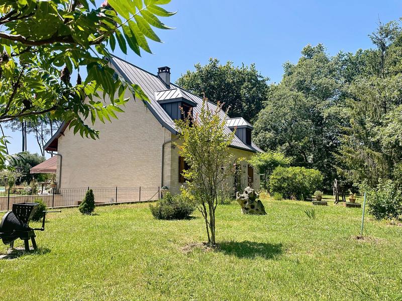 Maison - 206 m² - 8 pièces