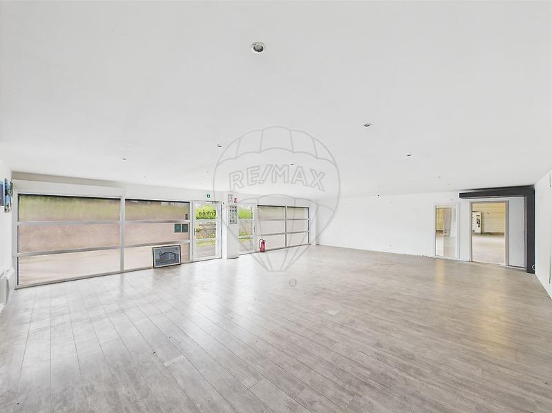 Local commercial - 1 260 m² - 10 pièces