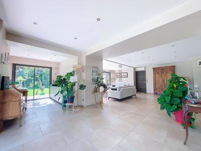 Propriété - 262 m² - 5 pièces