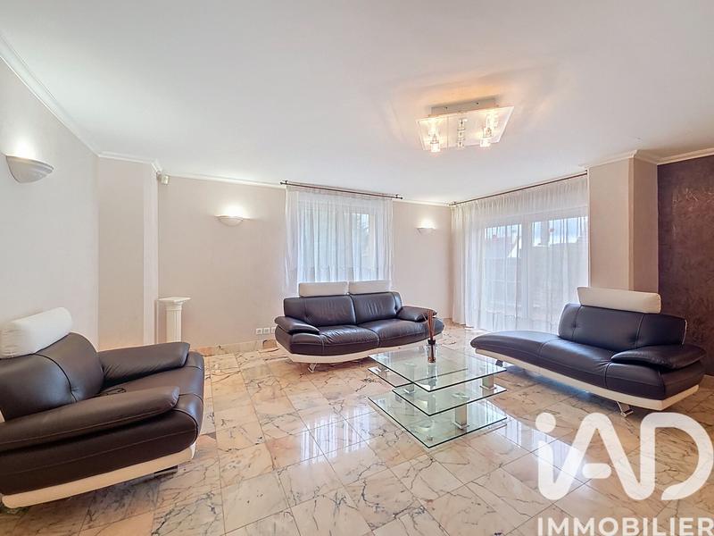 Maison - 223 m² - 5 pièces