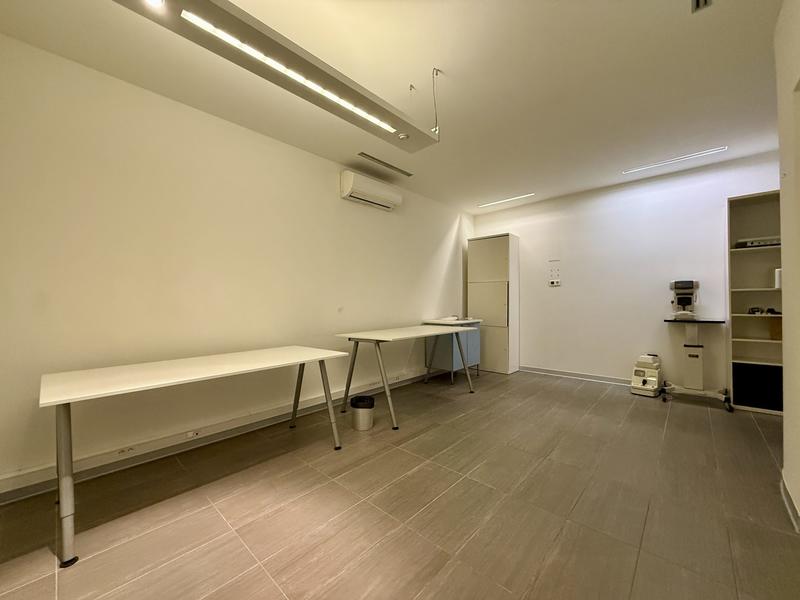 Local d'activités - 302 m² - 11 pièces