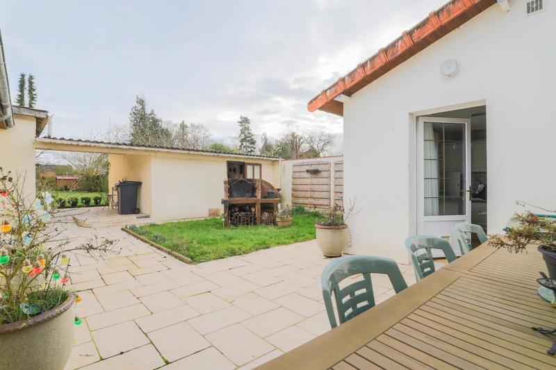 Maison - 210 m² - 6 pièces