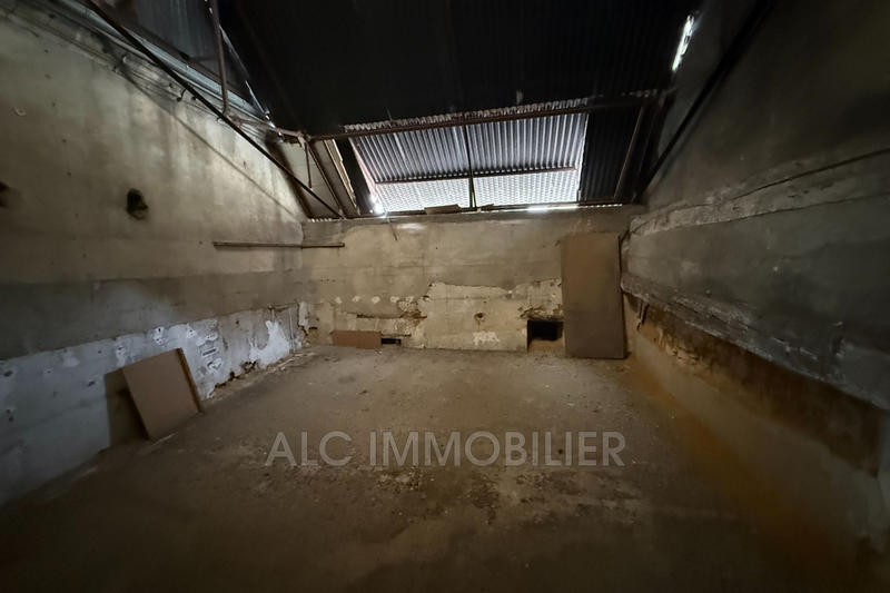 Local commercial - 883 m²