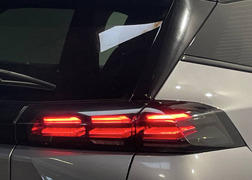 Peugeot 2008 II Hybrid 136 e-Dcs6 Gt