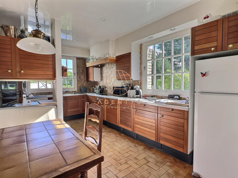 Maison - 249 m² - 10 pièces