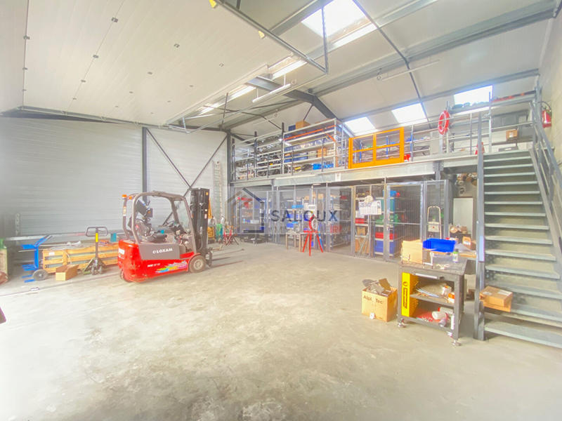 Local d'activité / Entrepôt - 145 m²