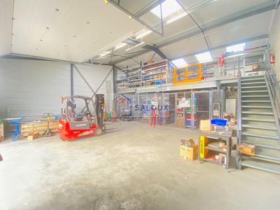 Local d'activité / Entrepôt - 145 m²