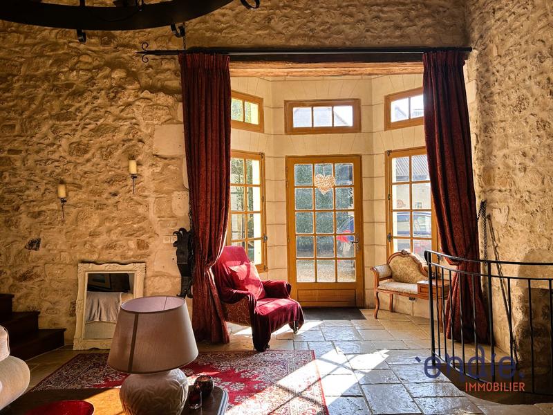 Maison - 385 m² - 11 pièces