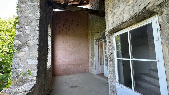 Maison - 220 m² - 8 pièces