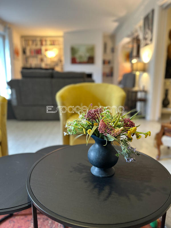 Maison - 240 m² - 9 pièces