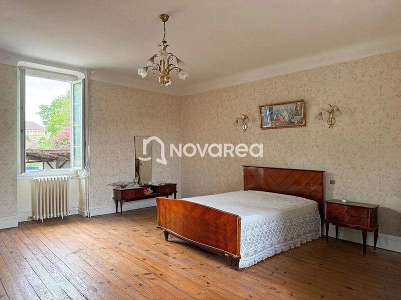 Maison - 195 m² - 8 pièces