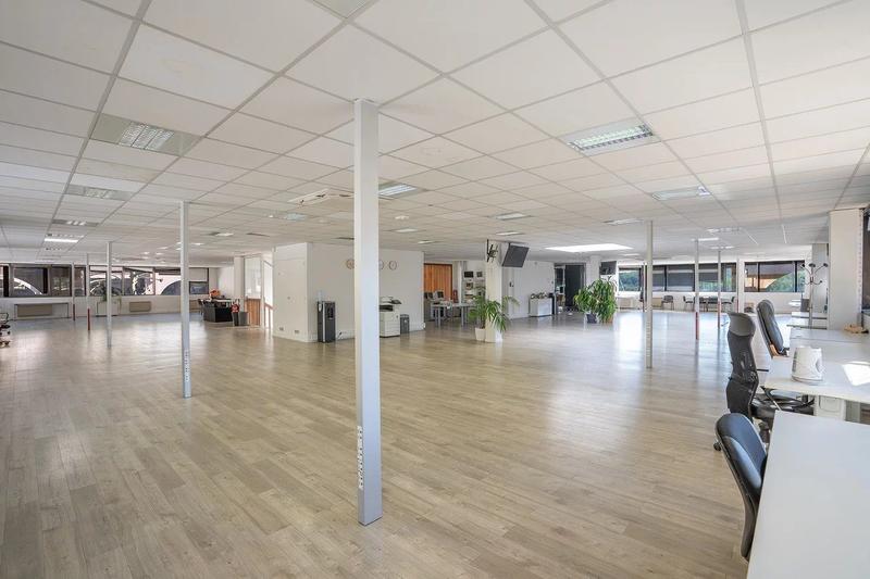 Bureau - 1 331 m² - 17 pièces