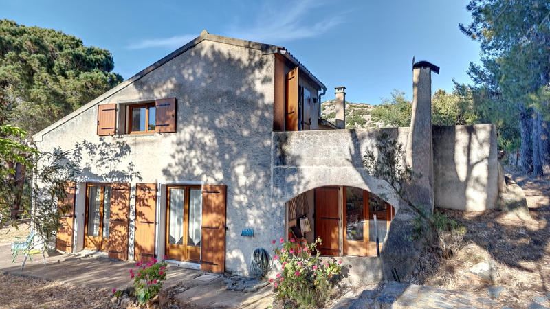 Maison - 235 m² - 7 pièces