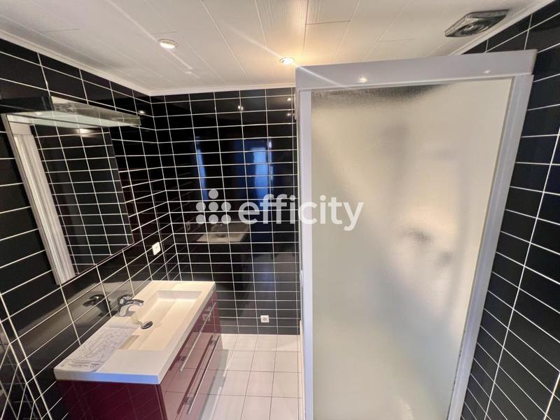 Maison - 205 m² - 7 pièces