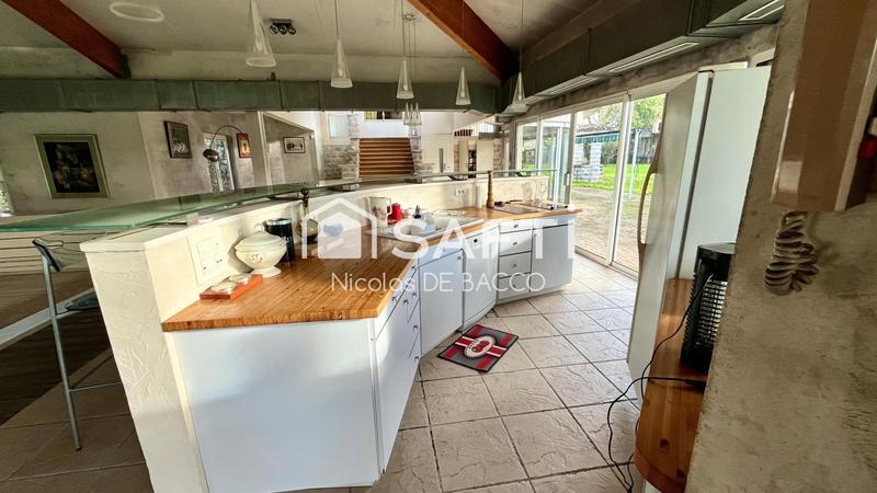 Maison - 253 m² - 10 pièces