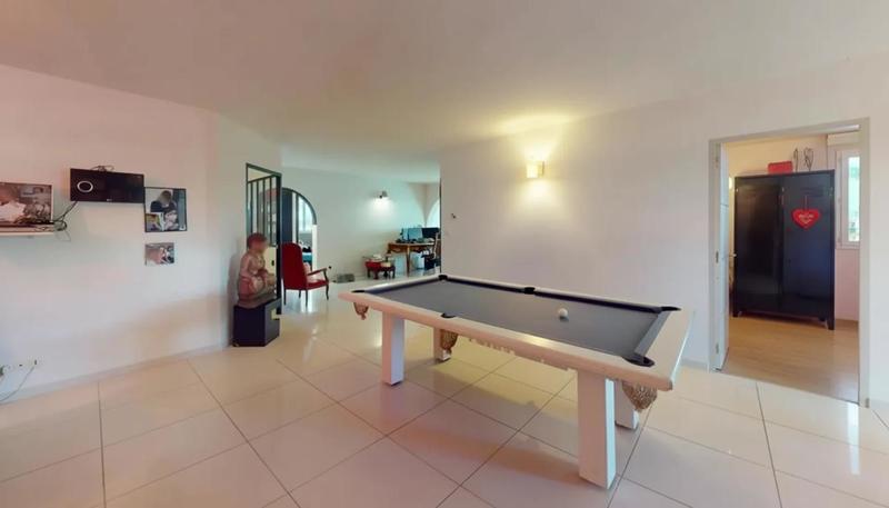 Maison - 377 m² - 7 pièces