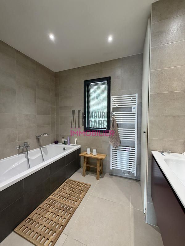 Maison - 180 m² - 6 pièces